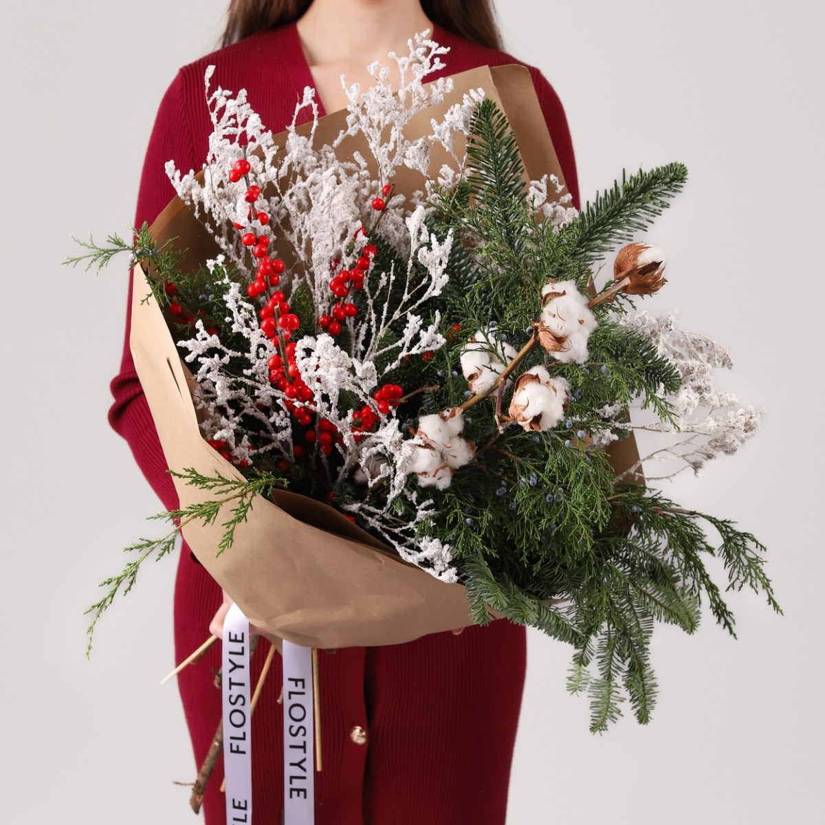 zimnij avtorskij buket s datskoj elyu i hlopkom 1